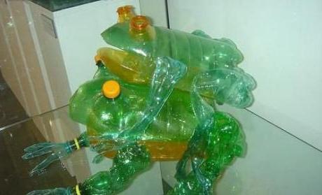 לעשות צפרדע מבקבוק פלסטיק